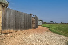 Cozi Cottage With Hot Tub! - 2 Min to Wineries!