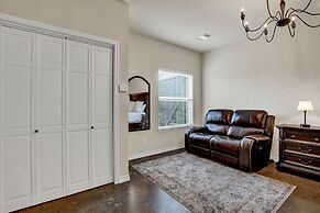 Cozi Cottage With Hot Tub! - 2 Min to Wineries!