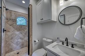 Luxury Lakefront Home-private Dock - Dipping Pool!