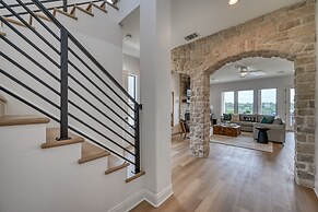 Luxury Lakefront Home-private Dock - Dipping Pool!