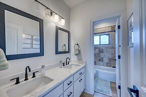 Luxury Lakefront Home-private Dock - Dipping Pool!