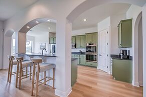 Luxury Lakefront Home-private Dock - Dipping Pool!