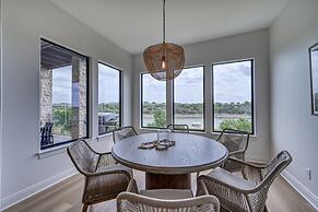 Luxury Lakefront Home-private Dock - Dipping Pool!