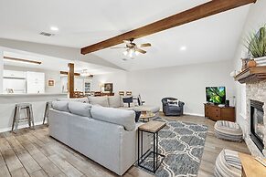 The Billie Goat Haus - Hot Tub -steps to Main St!