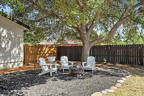Gorgeous Haus With Outdoor Bar Room and Fire Pit!