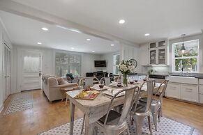 Clover Haus 2 Blks to Main St With Pool and Spa!