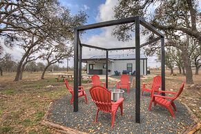 Hill Country Hideaway With Fire Pit and Hot Tub!