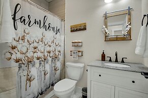 Hill Country Hideaway With Fire Pit and Hot Tub!