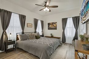 Hill Country Hideaway With Fire Pit and Hot Tub!