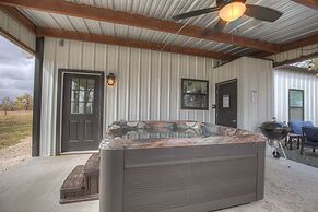 Hill Country Hideaway With Fire Pit and Hot Tub!
