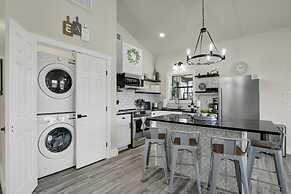 Hill Country Hideaway With Fire Pit and Hot Tub!