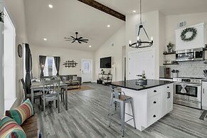 Hill Country Hideaway With Fire Pit and Hot Tub!