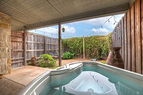 Romantic Private Cabin With Hot tub 10 Mins to Fred!