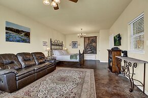 Romantic Private Cabin With Hot tub 10 Mins to Fred!