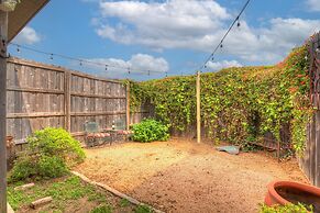 Romantic Private Cabin With Hot tub 10 Mins to Fred!