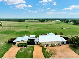 Romantic Private Cabin With Hot tub 10 Mins to Fred!