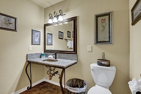 Romantic Private Cabin With Hot tub 10 Mins to Fred!