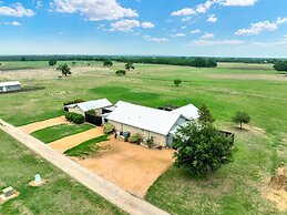 Romantic Private Cabin With Hot tub 10 Mins to Fred!