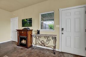 Romantic Private Cabin With Hot tub 10 Mins to Fred!