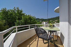 Vacation Home w Terrace and Garden in Ulcinj