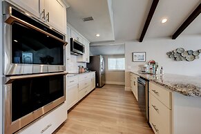 Waterfront Lake House With Hot Tub & Firepit