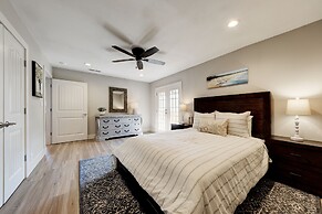 Waterfront Lake House With Hot Tub & Firepit