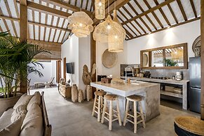 Villa Mimpi by Alfred in Bali