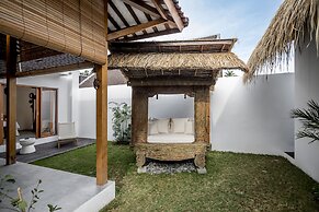 Villa Mimpi by Alfred in Bali
