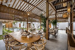 Villa Mimpi by Alfred in Bali
