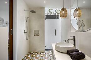 Villa Mimpi by Alfred in Bali