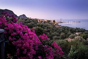 2- Large Terrace and Suggestive Panorama