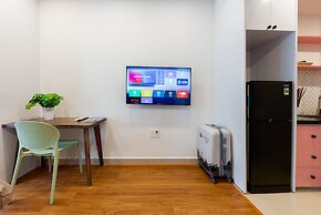 RIVERGATE apartment infinity pool & Gym