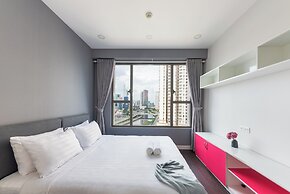 RIVERGATE apartment infinity pool & Gym