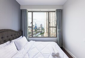 RIVERGATE apartment infinity pool & Gym