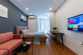 RIVERGATE apartment infinity pool & Gym