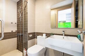 RIVERGATE apartment infinity pool & Gym