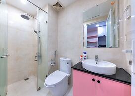 RIVERGATE apartment infinity pool & Gym