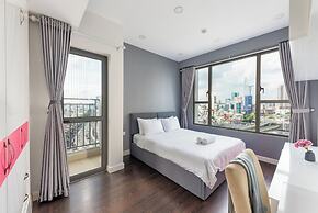 RIVERGATE apartment infinity pool & Gym