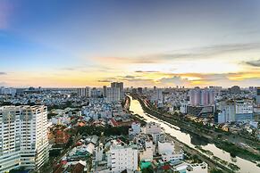 RIVERGATE apartment infinity pool & Gym