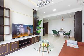 RIVERGATE apartment infinity pool & Gym