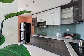 RIVERGATE apartment infinity pool & Gym