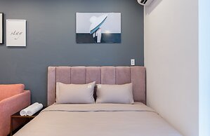 RIVERGATE apartment infinity pool & Gym