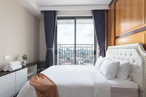 RIVERGATE apartment infinity pool & Gym