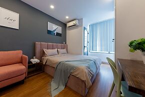 RIVERGATE apartment infinity pool & Gym