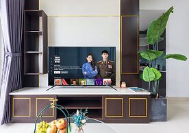 RIVERGATE apartment infinity pool & Gym