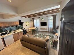 Avlu Villas & Apartments