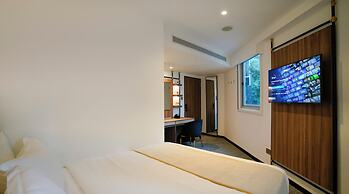 ST Signature Bugis Middle