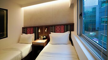 ST Signature Bugis Middle