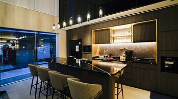 ST Signature Bugis Middle