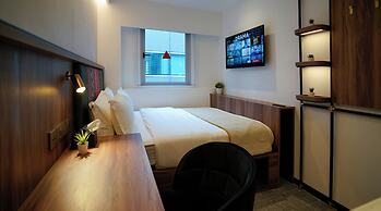 ST Signature Bugis Middle